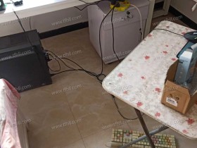 32寸显示器从1米多高的地方摔下来,竟然只破了点壳子!!