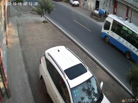 给家门前安装了一个监控