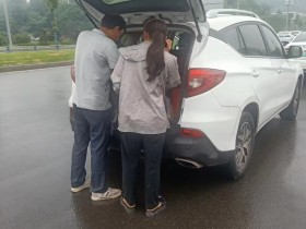 我哥和我嫂子又去西安打工了