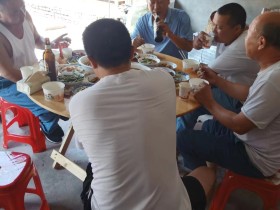 我妈生日,坐了三桌客人,中秋节临近